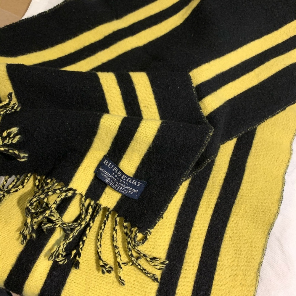 Burberry double side scarf